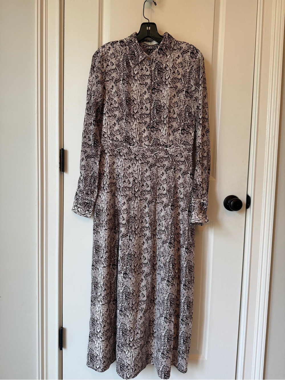 Marie Oliver Black and White Snake-Print Long Sleeve Midi Shirt Dress
